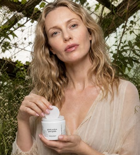 Summer Glow or Summer Clog? Why Peel Pads are a Seasonal Essential