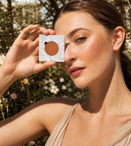 Bronzer vs Highlighter for Rosacea and Sensitive Skin (How to Choose + Tips)